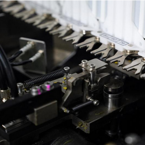 IKT | Avtomatski stroj za radialno vstavljanje komponent za sklope PCB | S3020