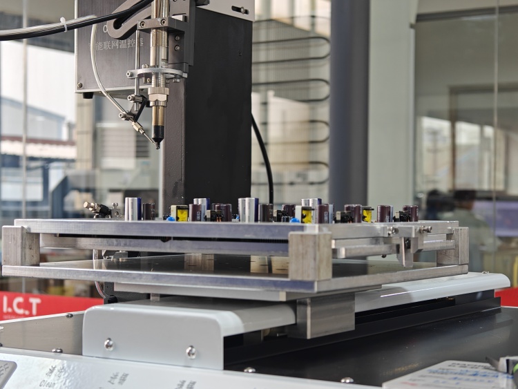 Test vzorca robota za spajkanje IKT 02