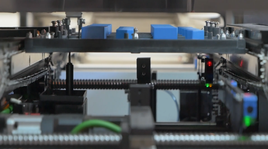 THT-stroj za vstavljanje