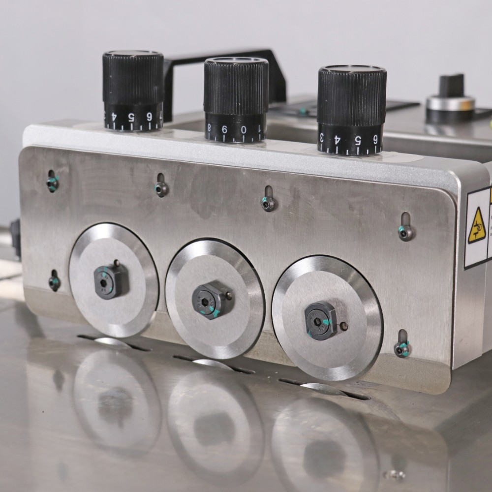 ICT-MLS1200 | Večdelni LED separator 