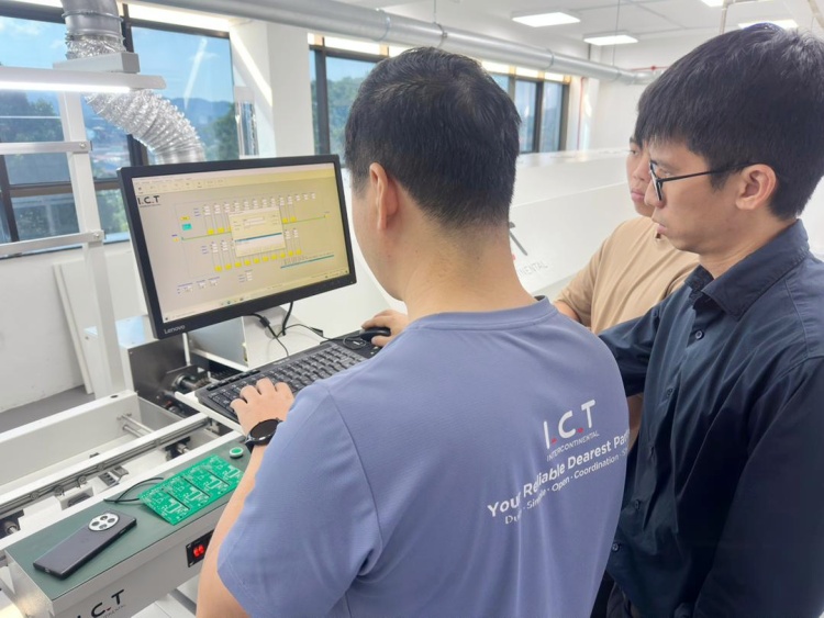 Namestitev na kraju samem in podpora pri usposabljanju inženirjev