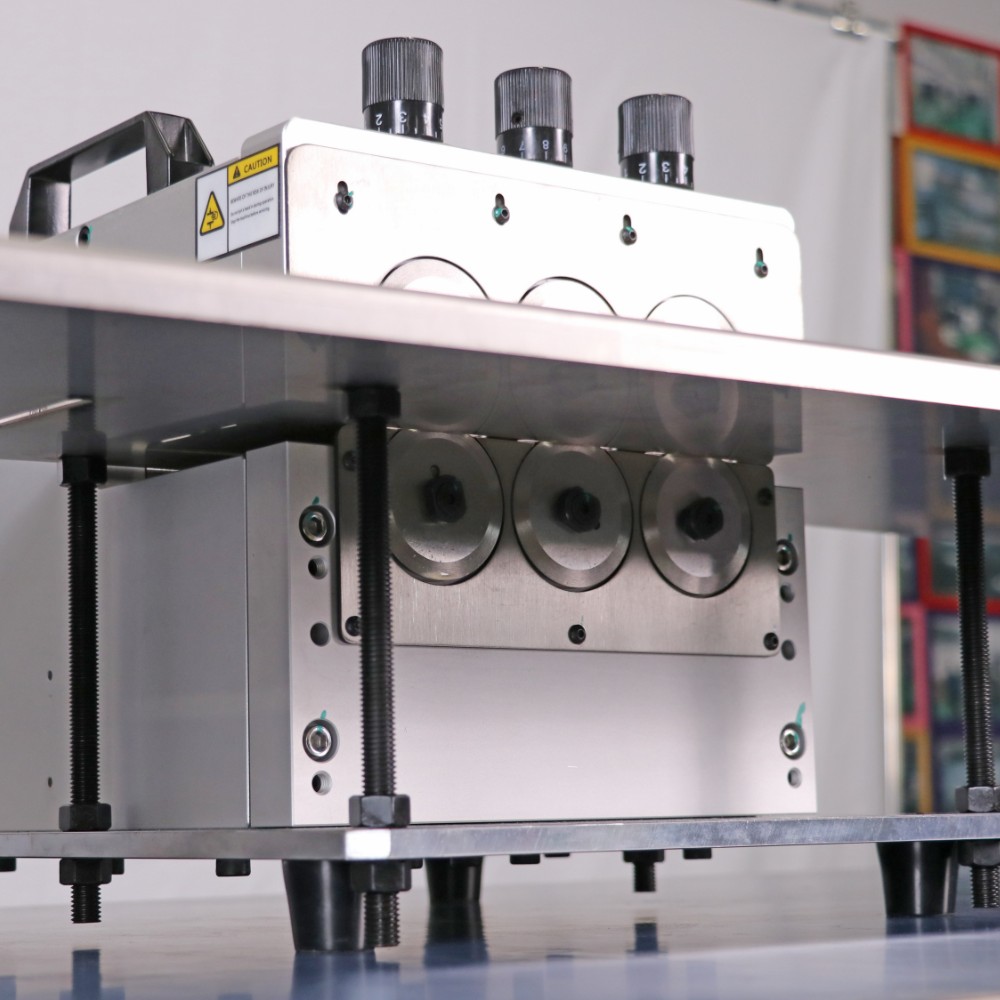 ICT-MLS1200 | Večdelni LED separator 