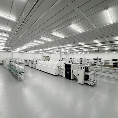 IKT | Polavtomatski stroj za montažo LED žarnic