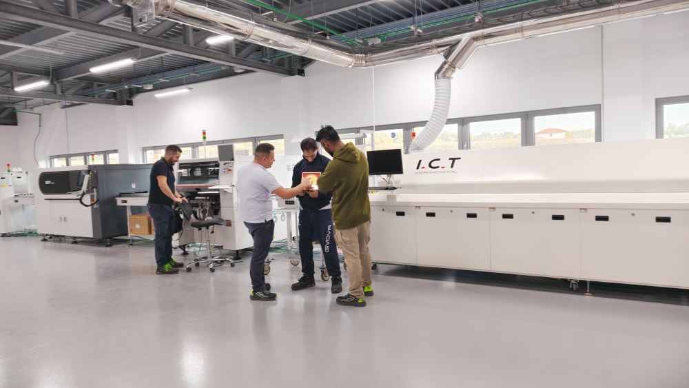 Proizvodna linija ICT LED trakov v Italiji 03.jpg