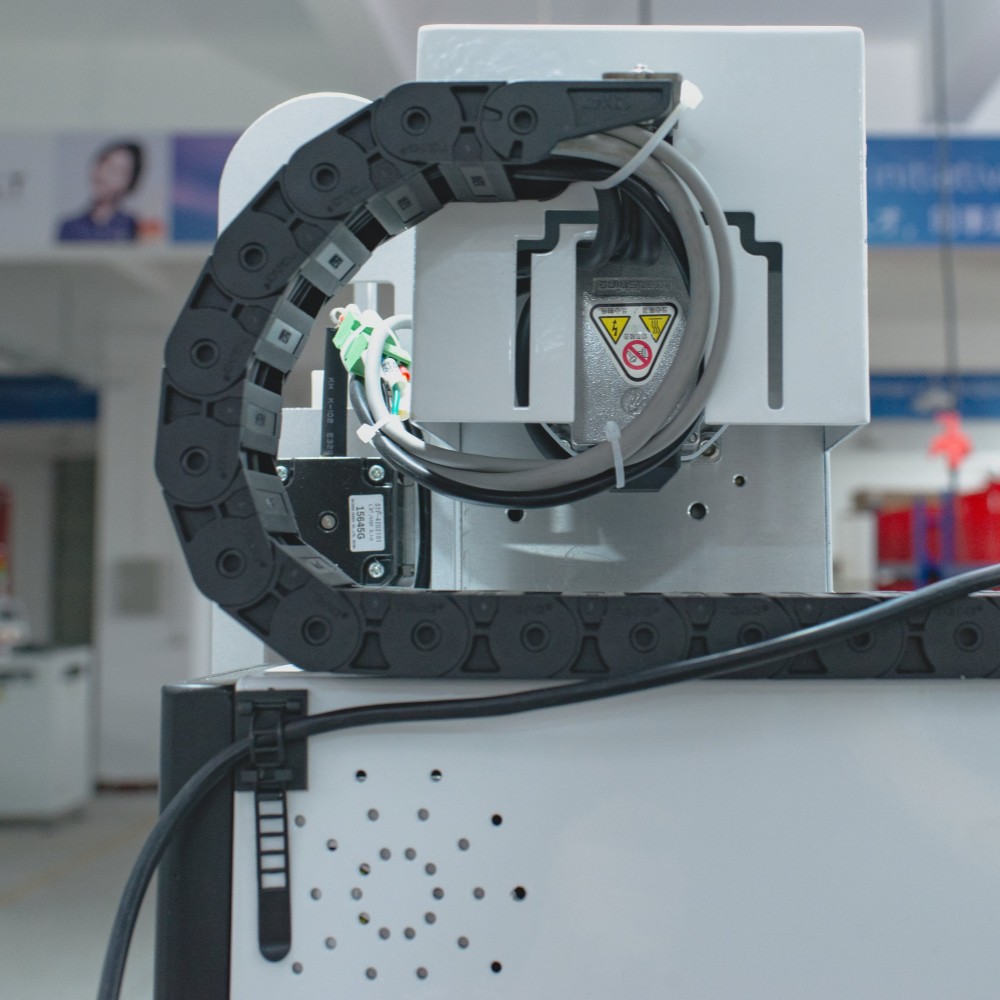 IKT | PCB Avtomatski spajkalni robot 5 osi